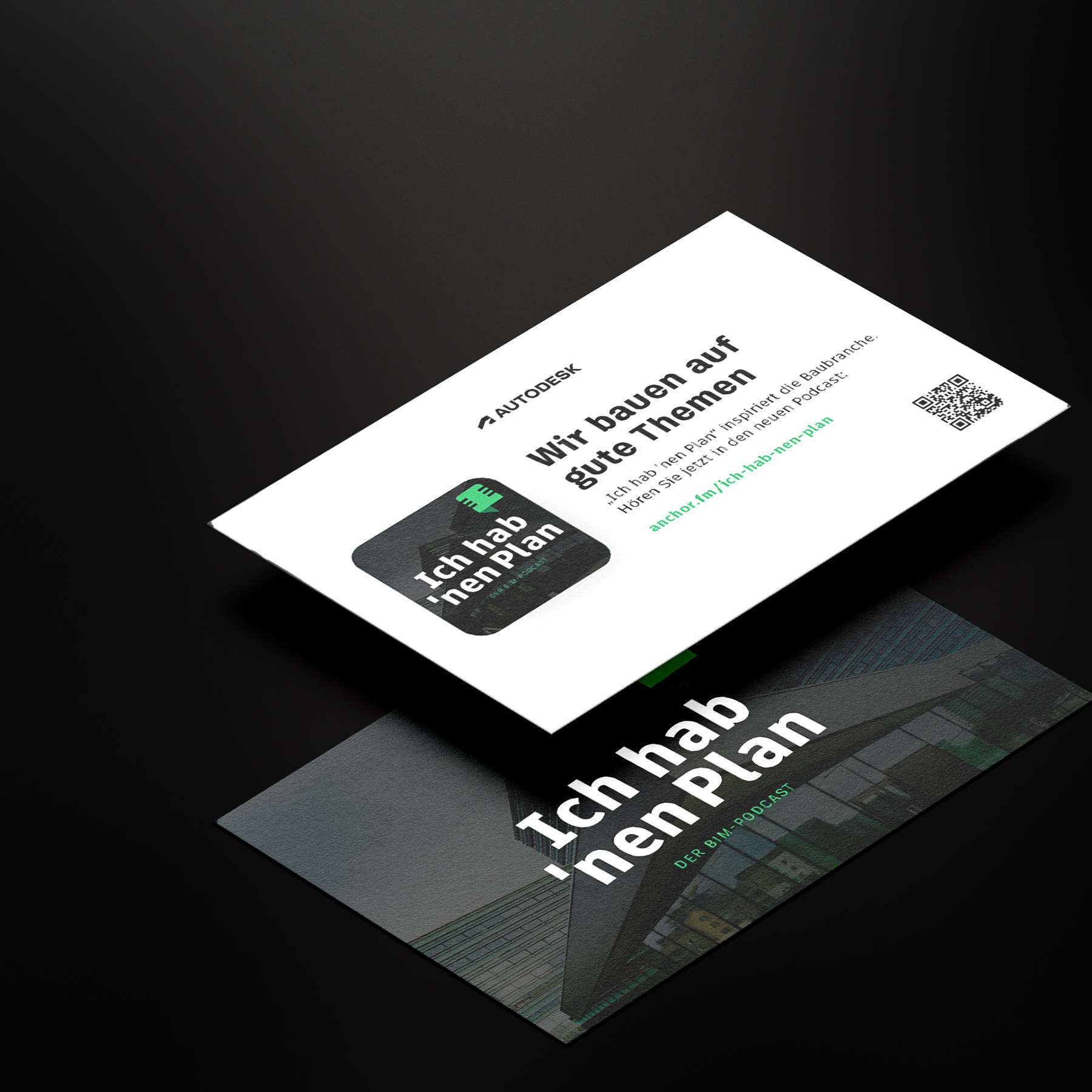 Mockup von Werbemitteln des „Ich hab ’nen Plan“-Podcasts in Vorder- und Rückansicht mit dem Titel „Ich hab ’nen Plan“ und dem Claim „Wir bauen gute Themen auf“