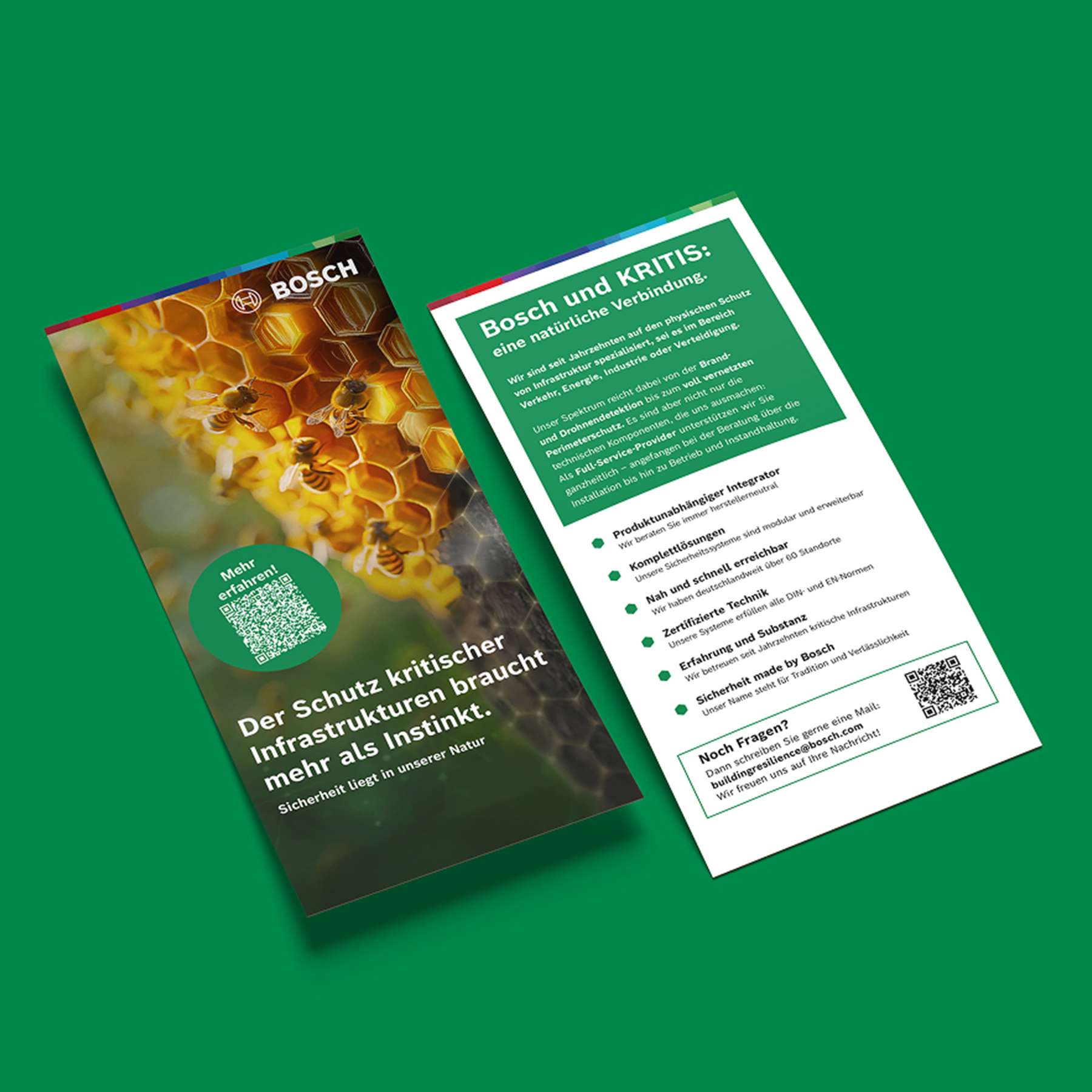 Flyer aus der KRITIS-Kampagne mit Bienenwaben-Motiv - zur Verteilung an Messebesucher.