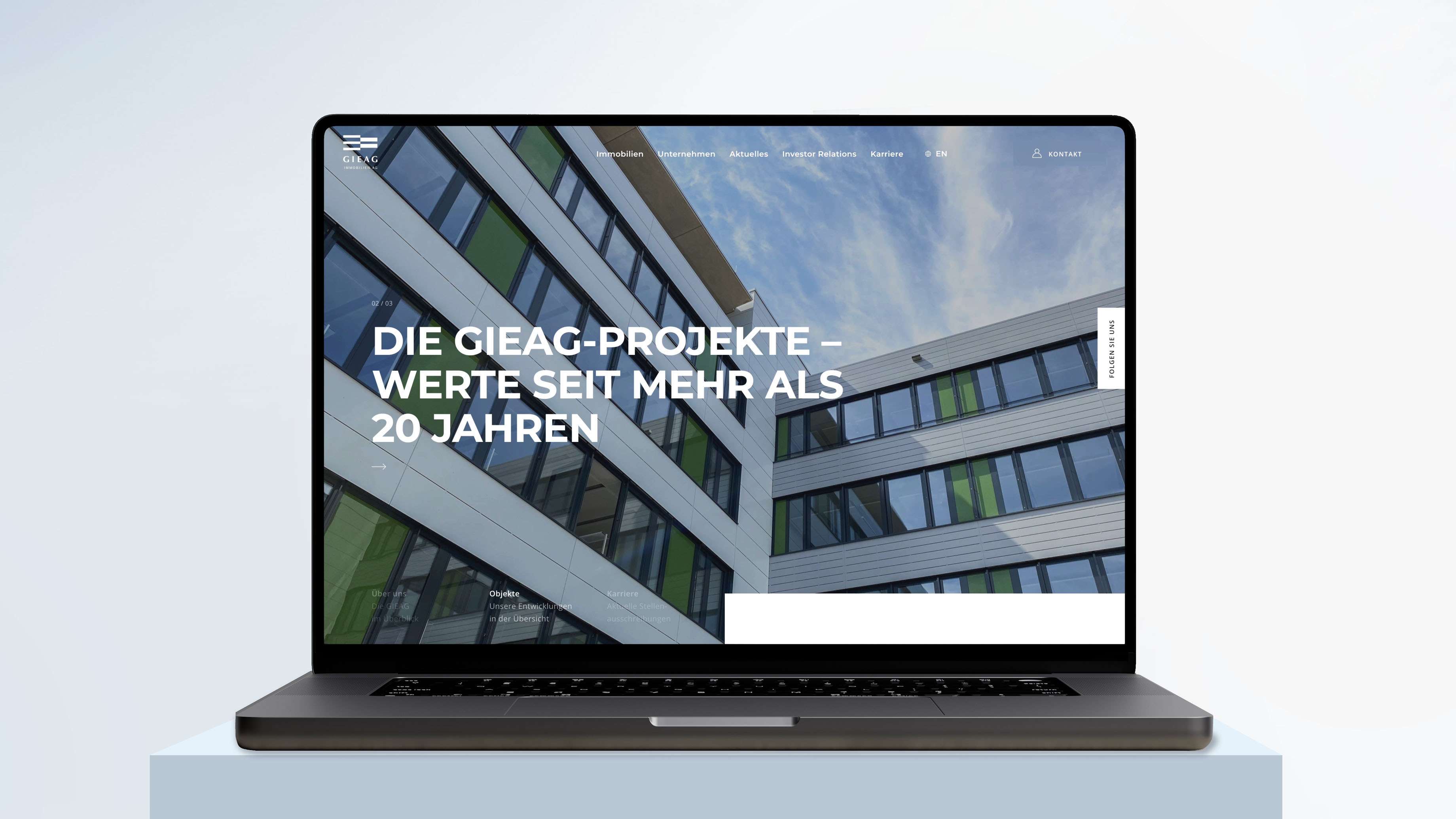 Mockup der GIEAG-Website in einem Macbook mit Headerbild und Claim „Die GIEAG-Projekte - Werte seit mehr als 20 Jahren“