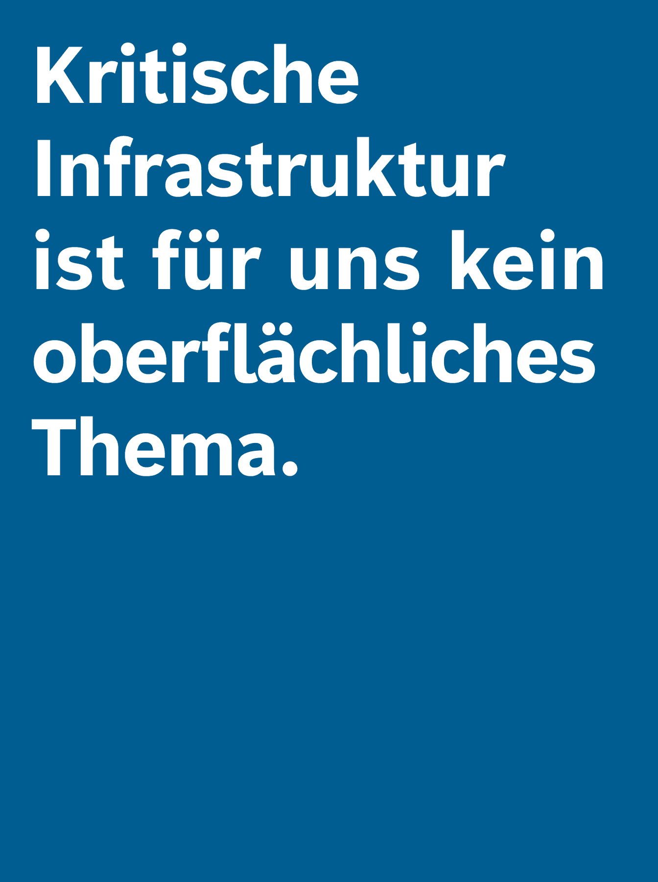 Blauer Hintergrund mit Text: Kritische Infrastruktur ist für uns kein oberflächliches Thema.