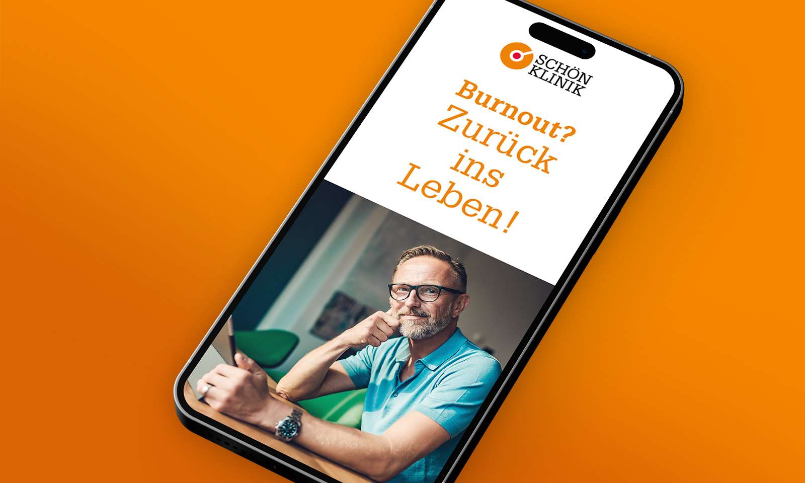 Mockup eines Motivs aus der Social Media Kampagne der Schön Klinik in einem Smartphone mit dem Text „Burnout? Zurück ins Leben!“